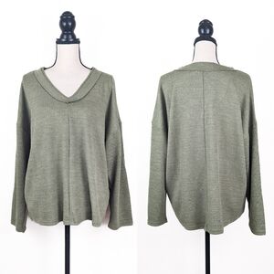 NWT Blu Pepper Green Oversized Long Sleeve Knit Top, Size Medium